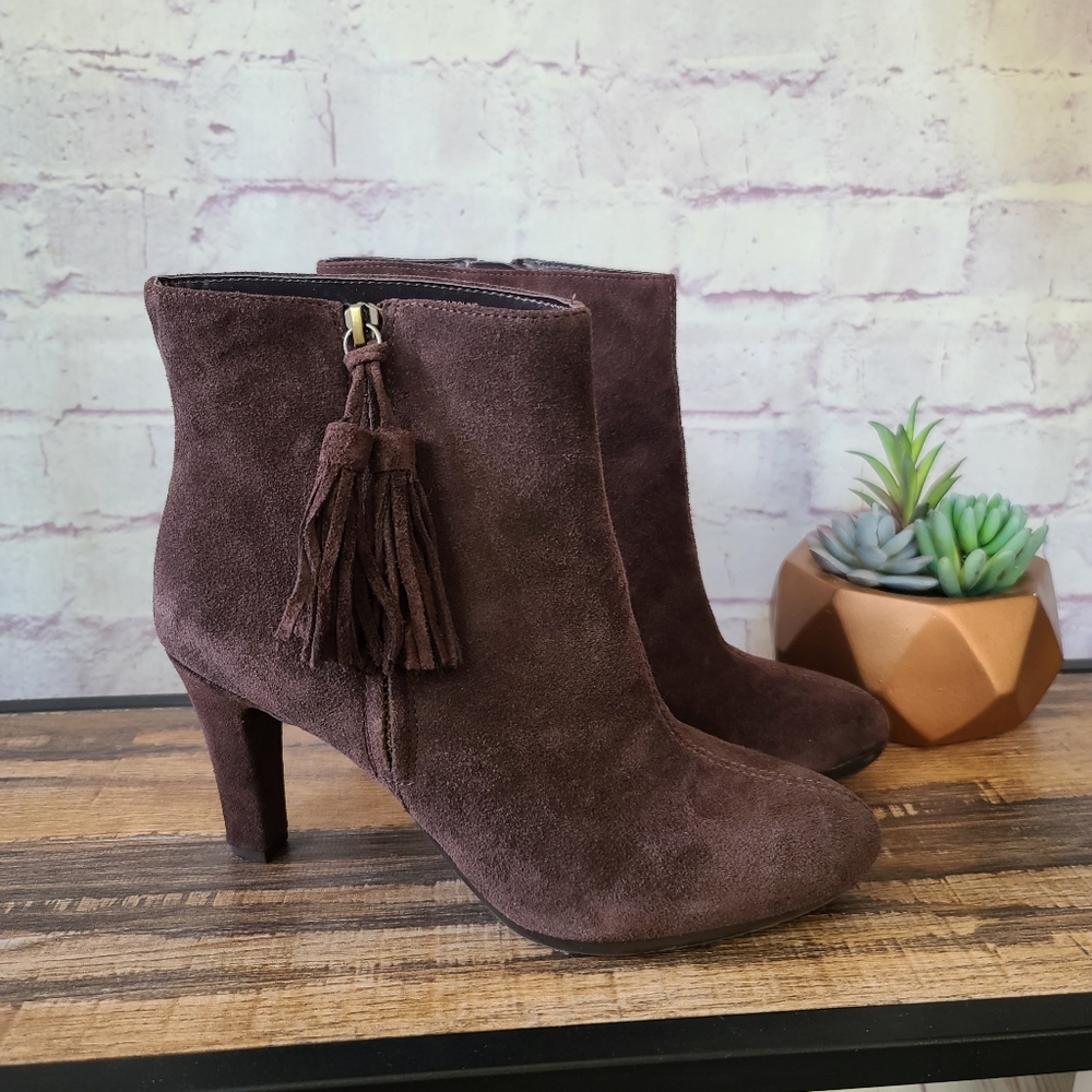 Anne Klein iFlex Caroline Brown Suede Tassel Zip Heeled Bootie 8.5M